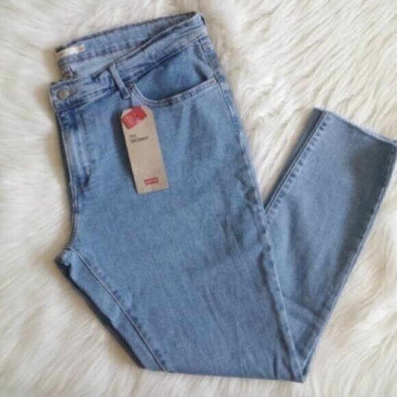 NWT Levis 711 Light Blue Wash Mid Rise Skinny Jeans Size 34 Plus Size - Picture 1 of 7